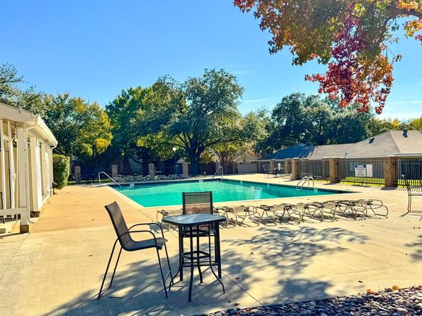 2721 Meadowstone Ct, Carrollton, TX 75006