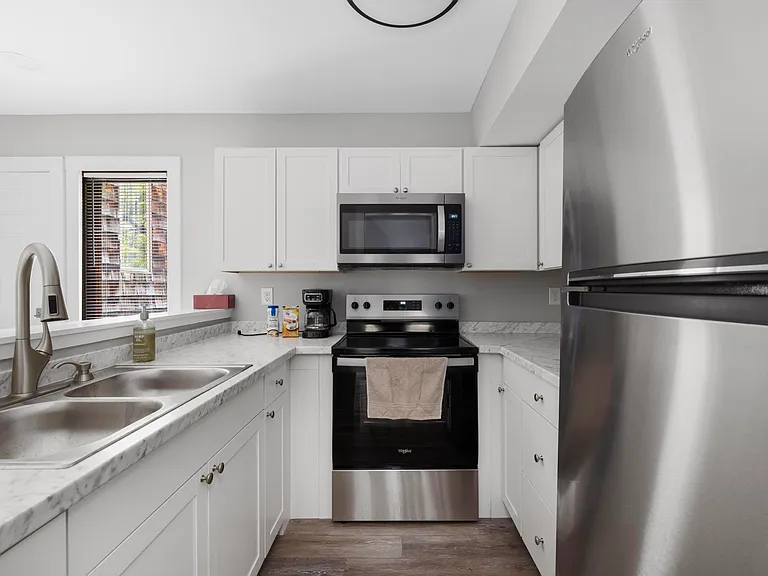 115 Beechnut Streetunit #H7 — Photo 3
