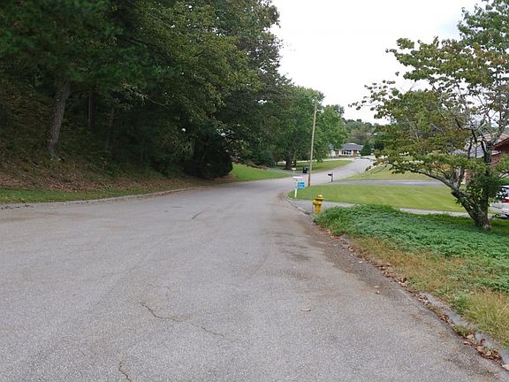 5th image of 1103 Hillsboro Dr