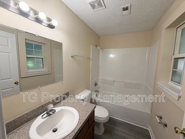 747 Broxton St — Photo 6
