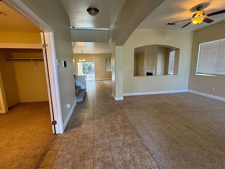 14 Claudia Autumn Dr — Photo 4