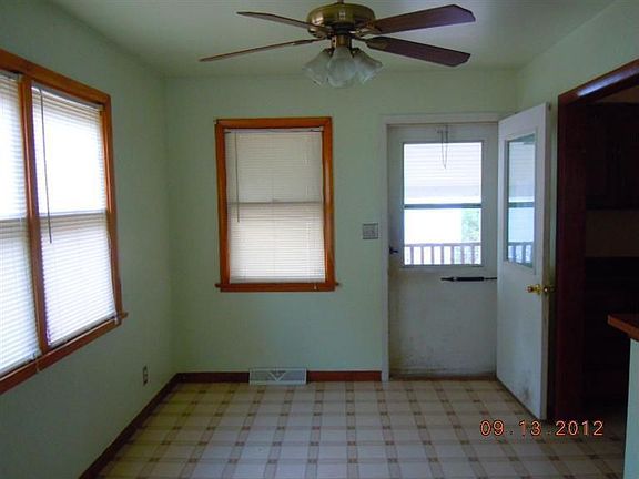 3rd image of 109 West Pl