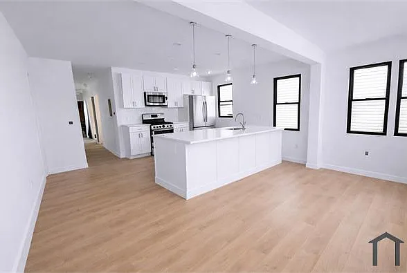 289 Simonson Ave — Photo 1