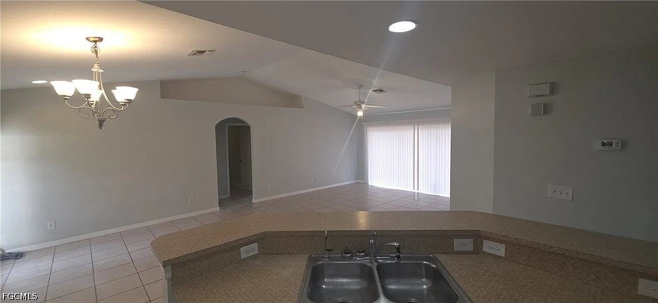 3 bed, 2.0 bath, 1408 sqft, $1,700 — Photo 3