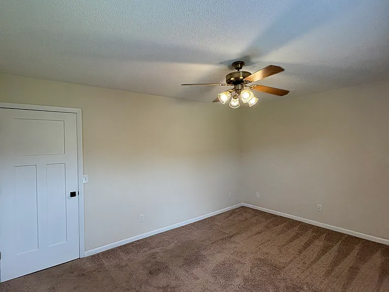 1476 Highway 126 #B8 — Photo 31