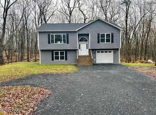 107 White Tail Ln, Milford, PA 18337