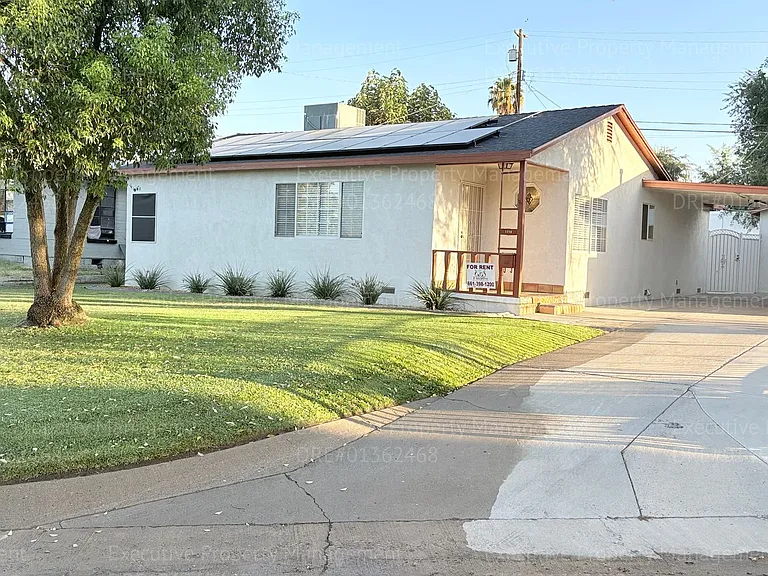 2238 Lindora St — Photo 2