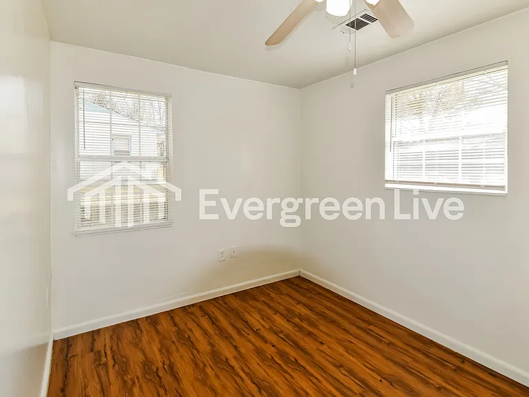 1119 Glenwood Rd — Photo 11