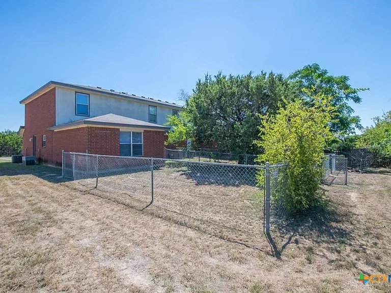 1606 Aztec Trce #B — Photo 14