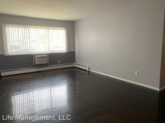 4th image of 5904 50th Ave APT 09
