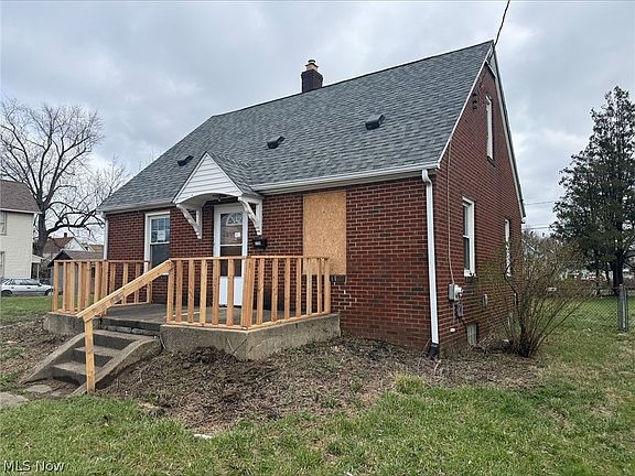 2nd image of 230 Arlington Ave SW