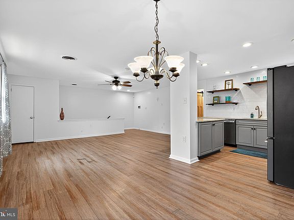 2nd image of 908 Yardley Cmns