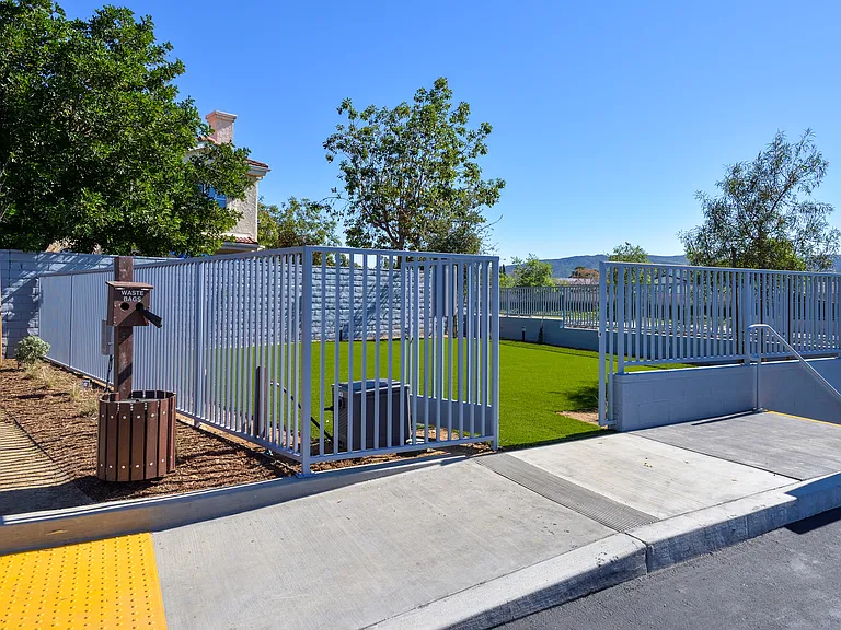 Vantage Apartments — Photo 17