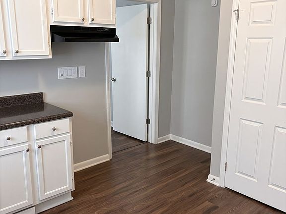 4th image of 1434 Rayner St
