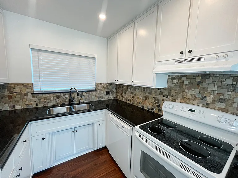 1632 Ocean Ave #C — Photo 7