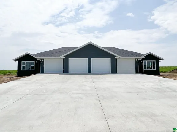 1014 14th St SE, Orange City, IA 51041