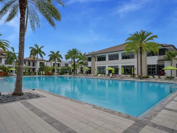 8167 NW 41st St #E-208, Miami, FL 33166