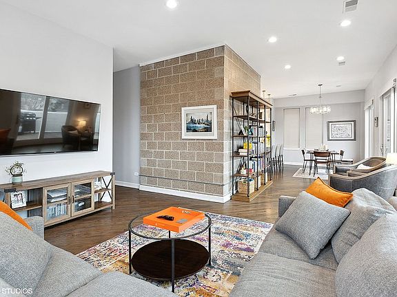 5th image of 3718 N Ashland Ave #Pent
