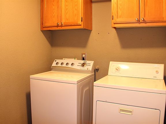 5th image of 496 SE 73rd Ave