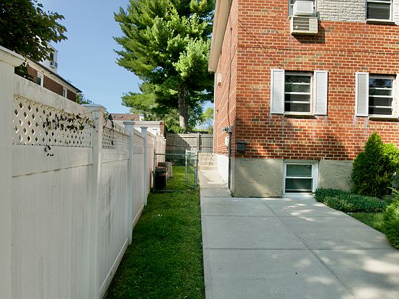 4th image of 209-11 41 Avenue