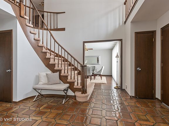 5th image of 584 Warbler Ct