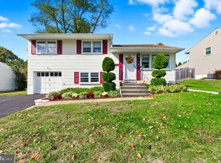 1111 Wagoner Dr, Wilmington, DE 19805