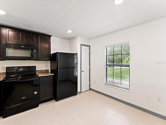 4th image of 2671 Fair Oaks Dr