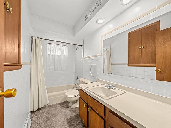 15th image of 3042 Huffman Blvd