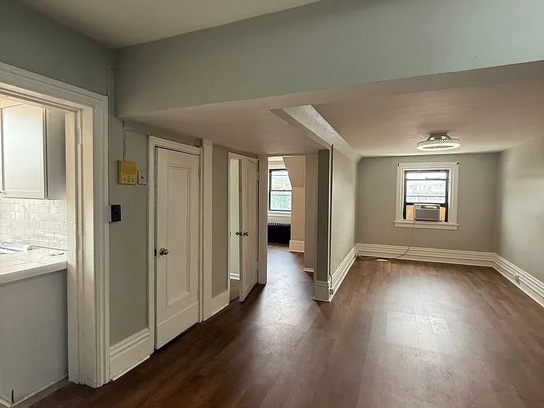934 Western Avenue — Photo 4