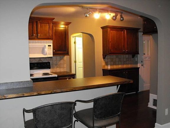 kitchen/breakfast nook