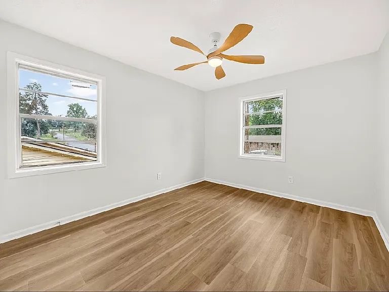 615 Parkwood Dr — Photo 13