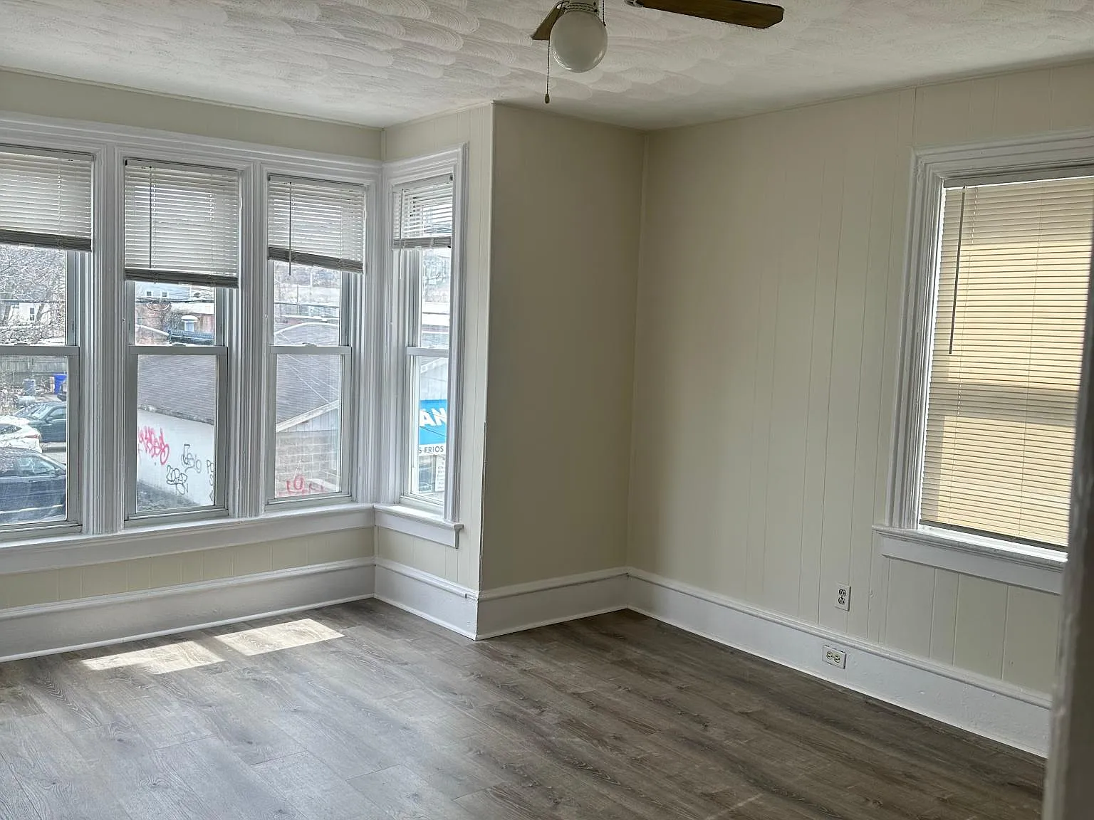 3 bed, $1,800 — Photo 1