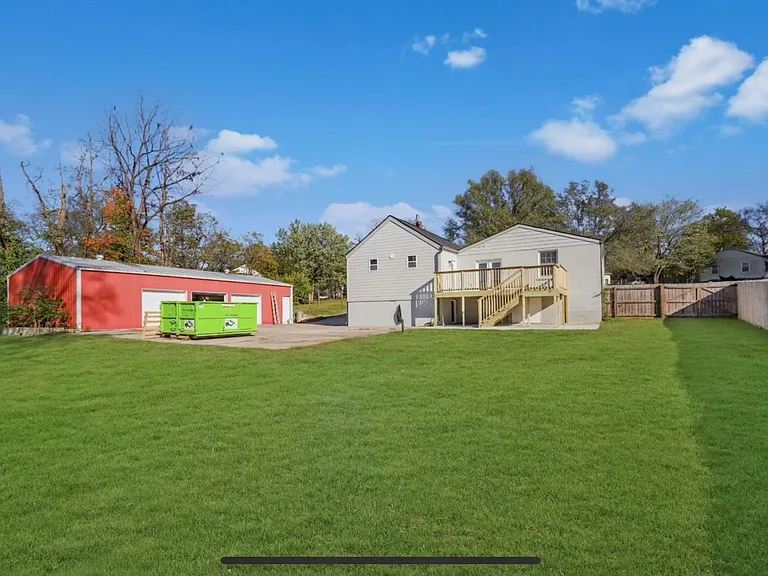 462 Lanier Dr — Photo 2