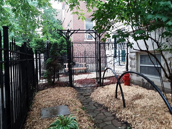 4th image of 640 W Oakdale Ave APT 2