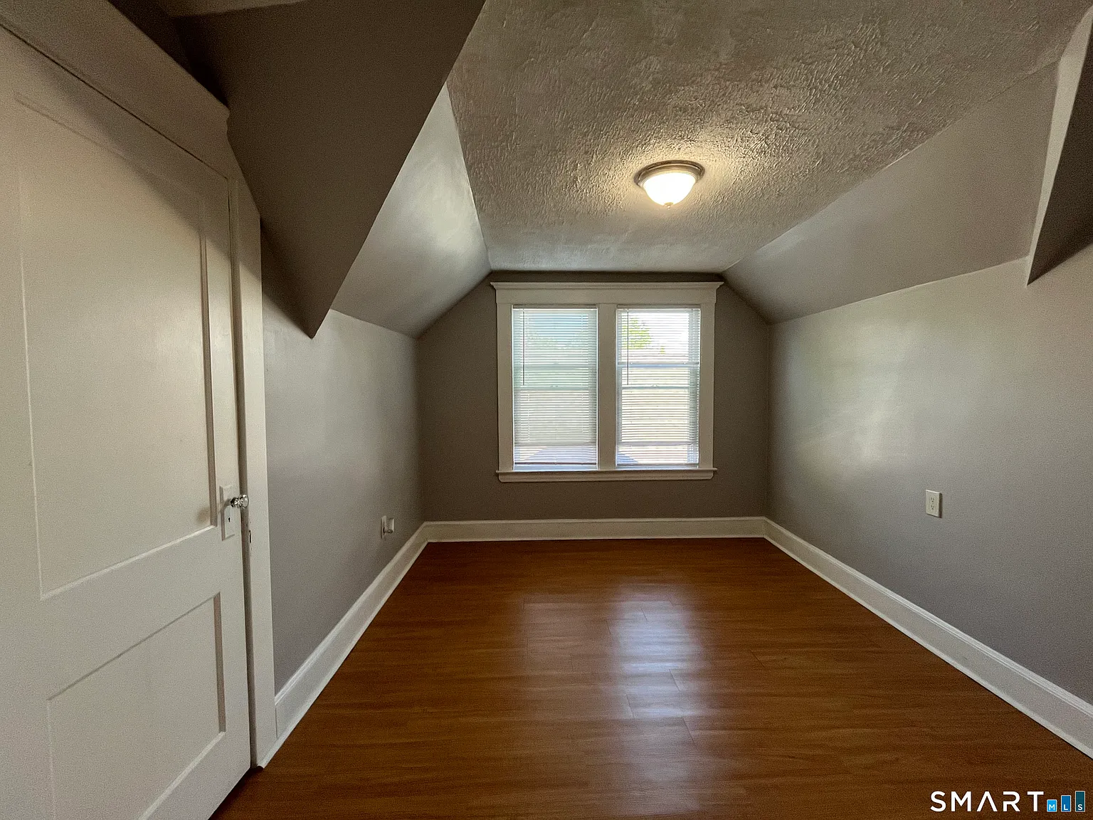 2 bed, 1.0 bath, 2870 sqft, $1,850 — Photo 4
