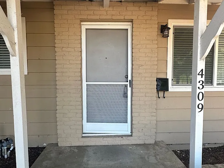4309 Ross Ave — Photo 18