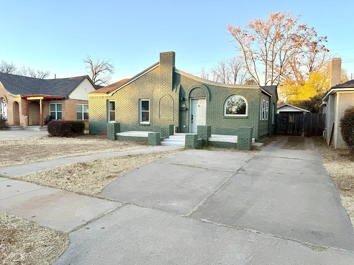 Building Photo - 2420 22nd St