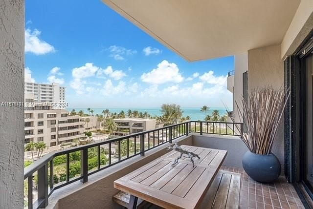 1st image of 201 Crandon Blvd APT 638