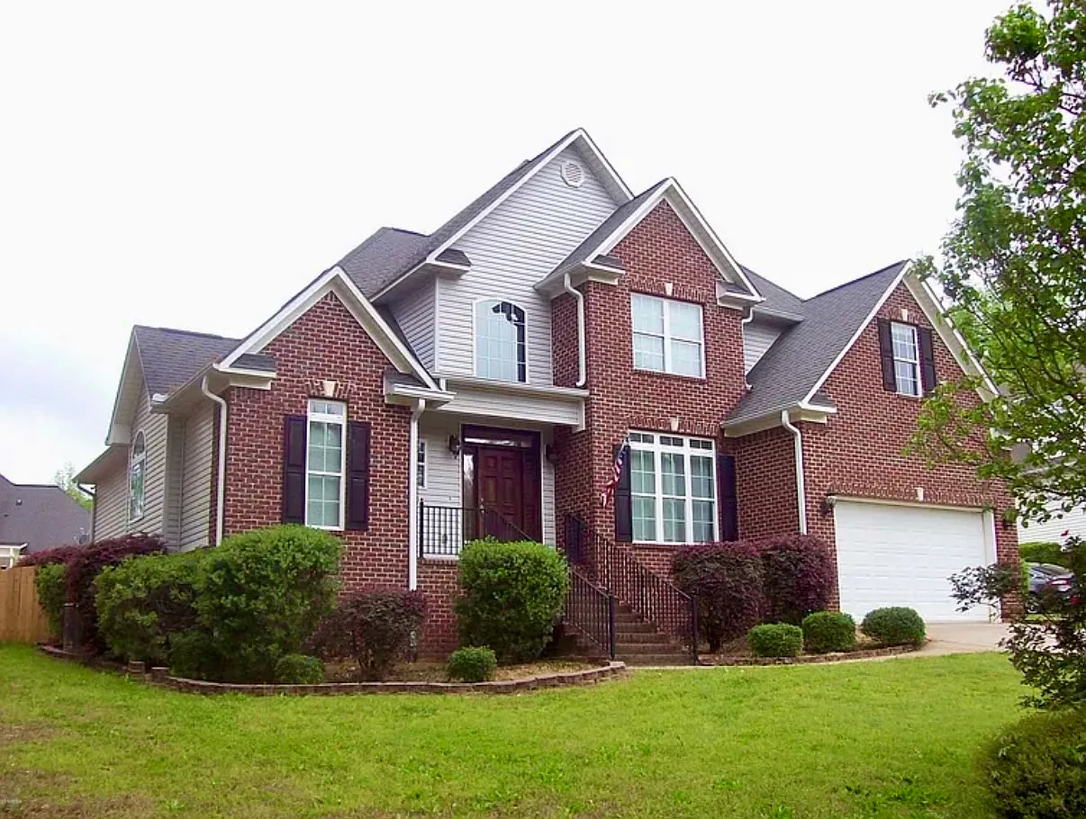 4 bed, 2.5 bath, 2504 sqft, $2,500 — Photo 1