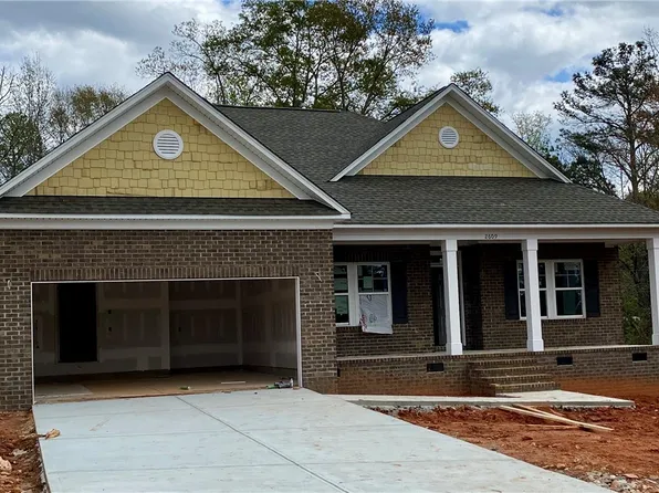2609 Dog Leg Ln, Seneca, SC 29678