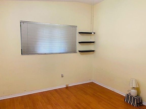 4th image of 441 NE 175th St