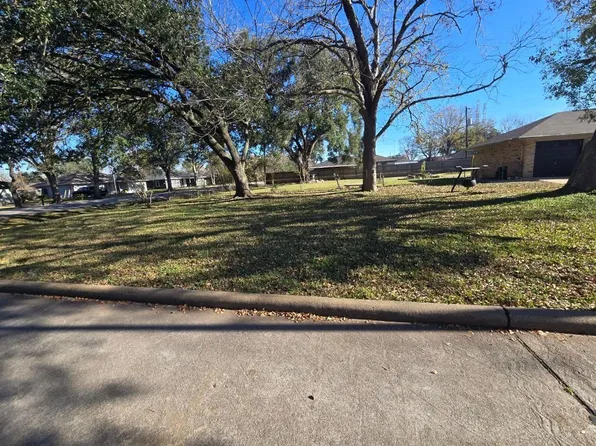 2303 W Bend Dr, Stafford, TX 77477