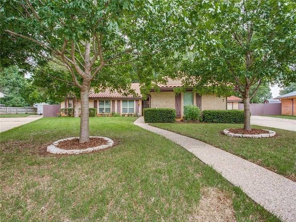 1st image of 7 Crest Ct