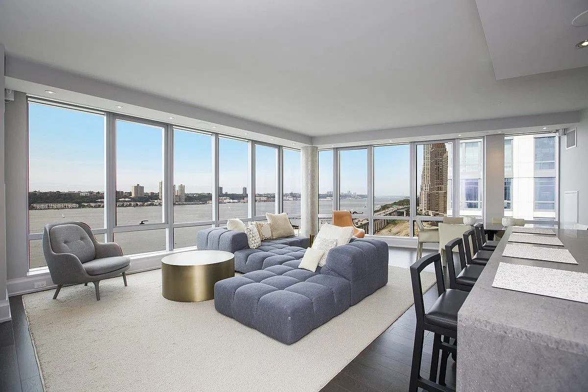 50 Riverside Boulevard — Photo 1