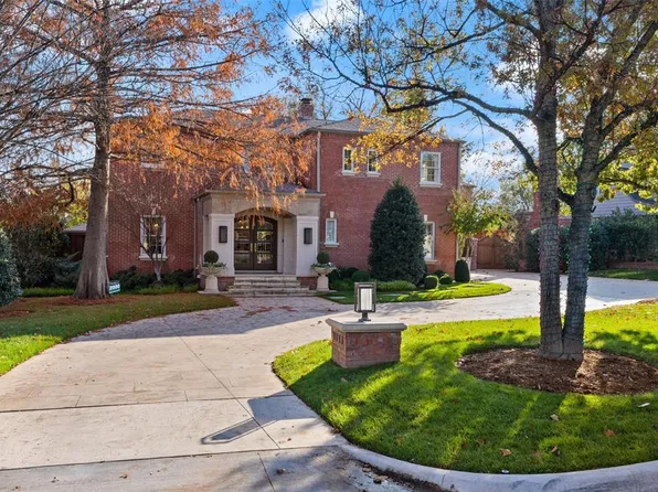 1202 Larchmont Ln, Nichols Hills, OK 73116