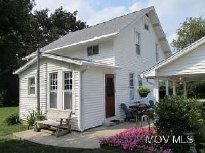 3rd image of 200 E 9th St