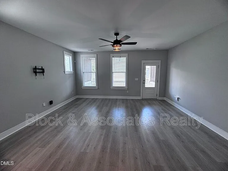 440 Douglas Falls Dr — Photo 4