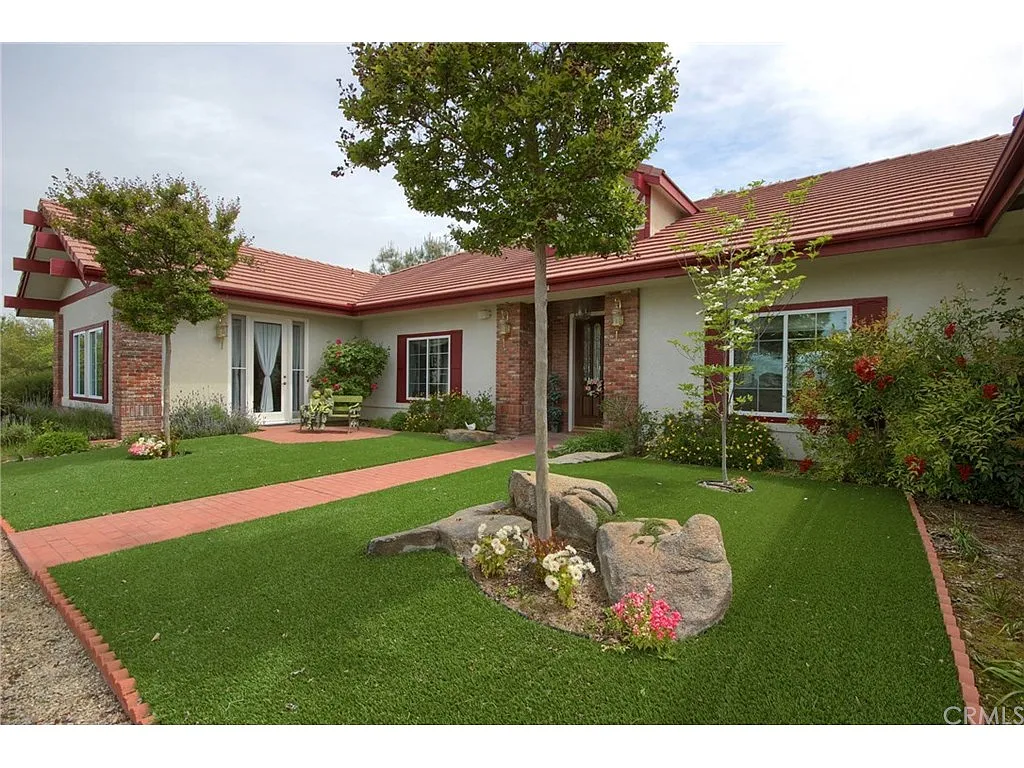 33939 Jennifer Way photo 1
