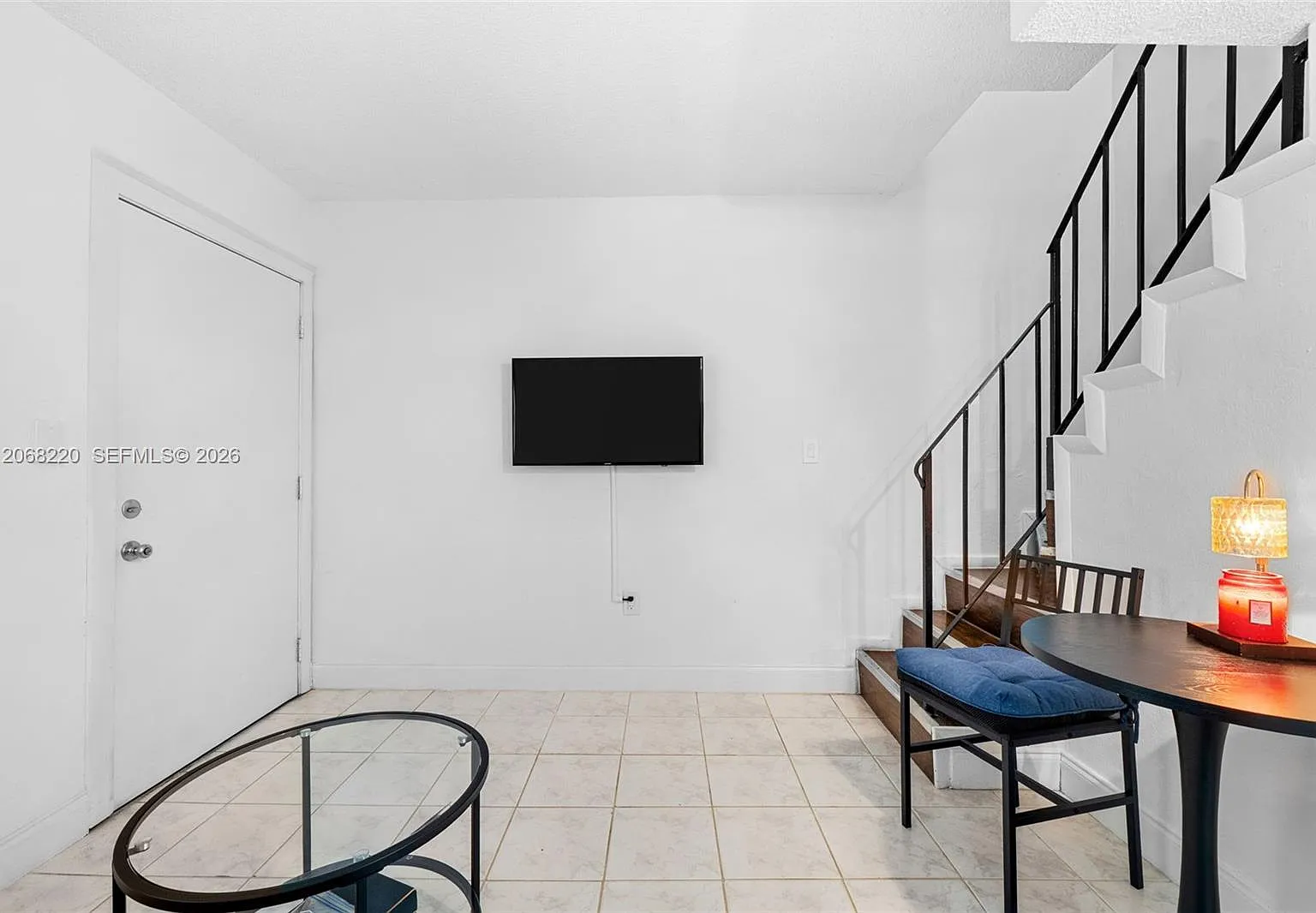 Fifth Avenue Condo — Photo 3