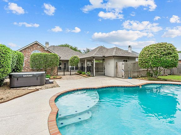 3rd image of 39484 Meadowbrook Ave